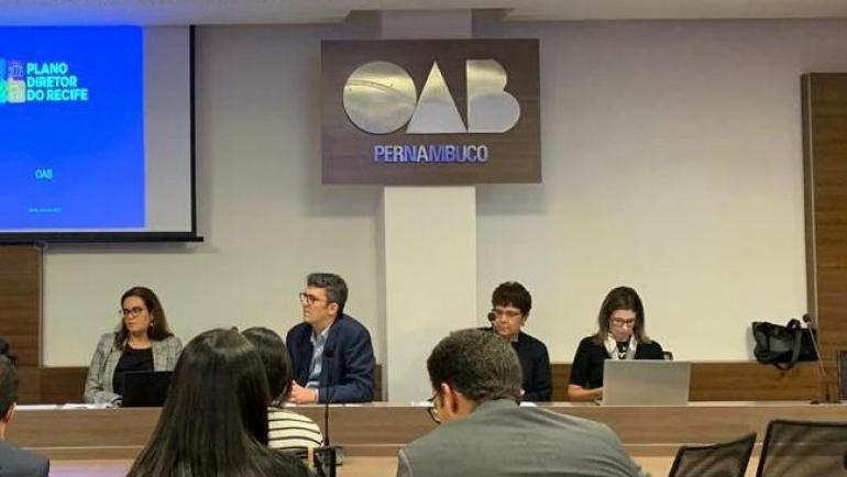 A Procuradoria Geral do Município do Recife marcou presença no debate sobre os instrumentos jurídico-urbanísticos previstos do novo Plano Diretor na comissão de Direito Imobiliário da OAB (Foto: Cortesia)